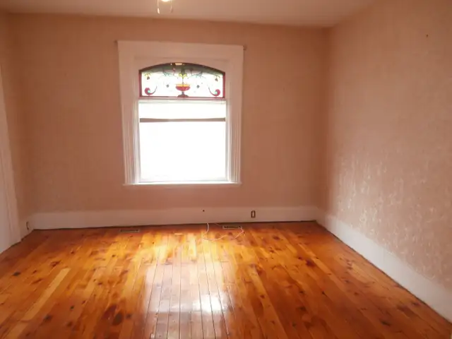 ROOM AVAILABLE IN BEAUTIFULL CENTURY HOME - Photo 4