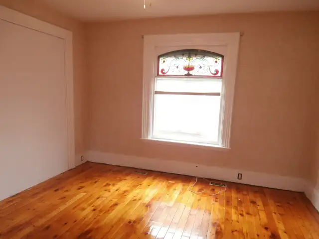 ROOM AVAILABLE IN BEAUTIFULL CENTURY HOME - Photo 5