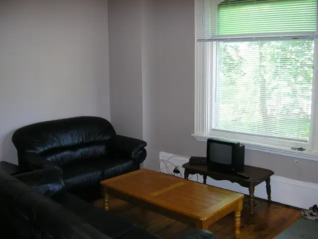 ROOM AVAILABLE IN BEAUTIFULL CENTURY HOME - Photo 7