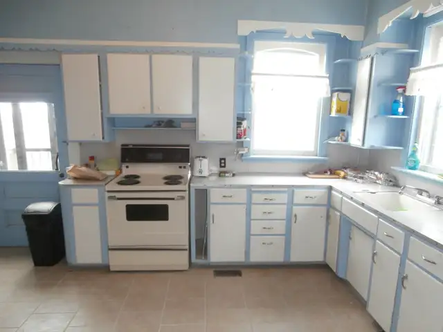 ROOM AVAILABLE IN BEAUTIFULL CENTURY HOME - Photo 8