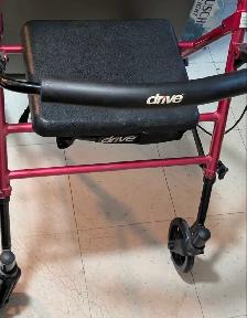 4 wheeled foldable walker w/breaks and seat