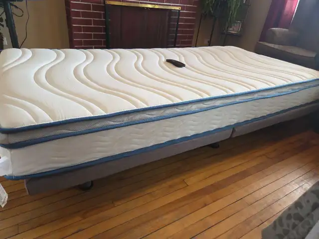XL Twin bed for Sale- used only 5 months.Will sell for 600$ Firm - Photo 4