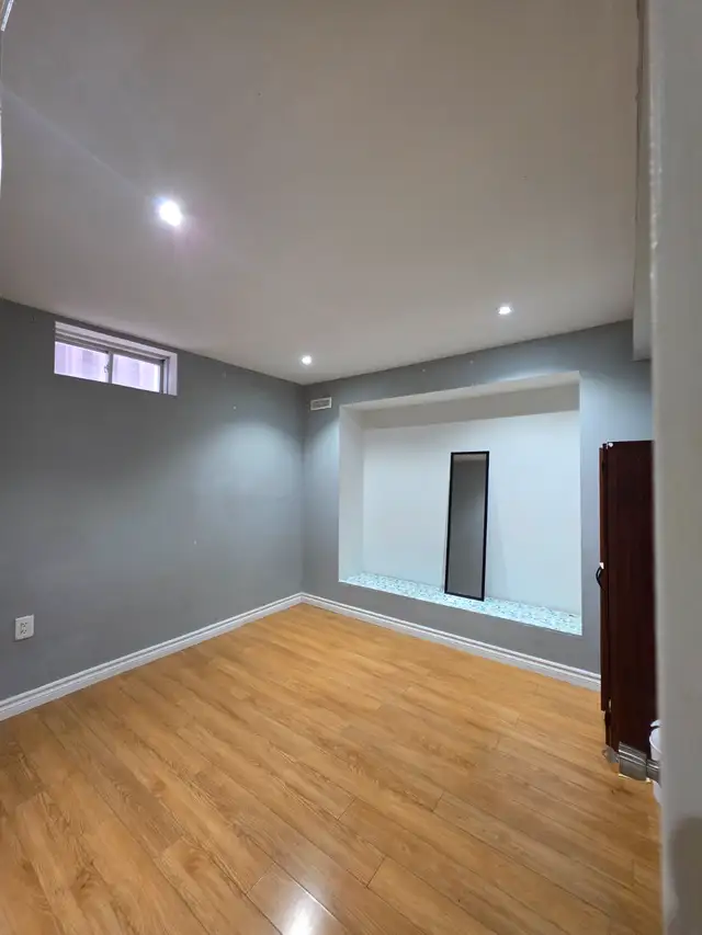 One bedroom - Photo 2