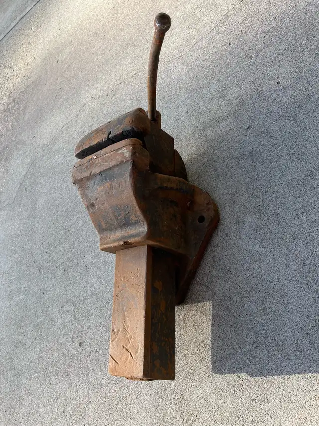 No. 6 Heavy Duty Bench Vise - Photo 3