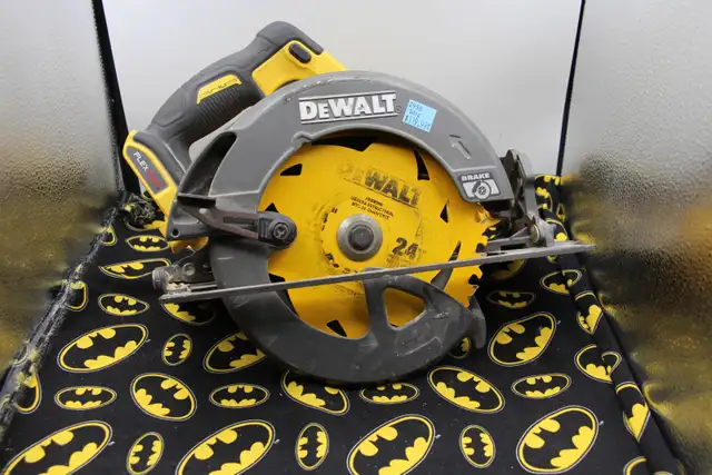 (2016) DeWalt DCS575 FlexVolt 7-1/4-inch Circular Saw (#2950)
