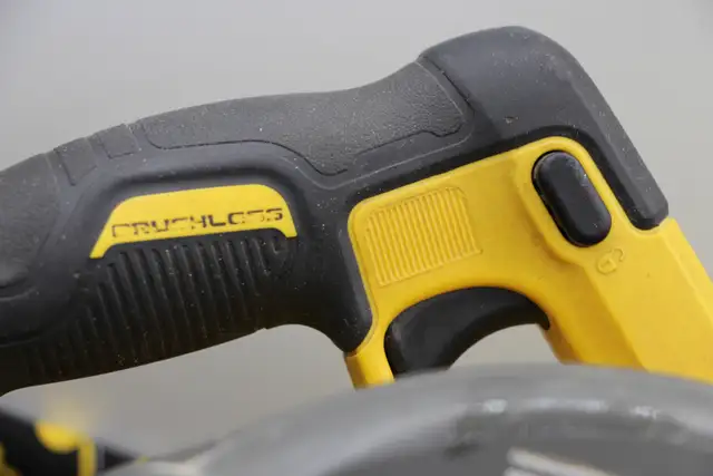 (2016) DeWalt DCS575 FlexVolt 7-1/4-inch Circular Saw (#2950) - Photo 4
