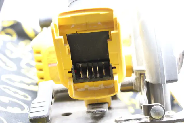 (2016) DeWalt DCS575 FlexVolt 7-1/4-inch Circular Saw (#2950) - Photo 7