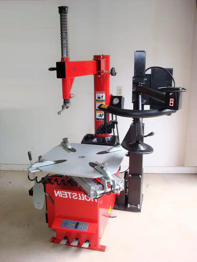 Équipement de démontage de pneus d'atelier