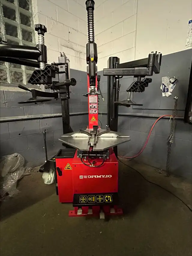 Équipement de démontage de pneus d'atelier - Photo 2