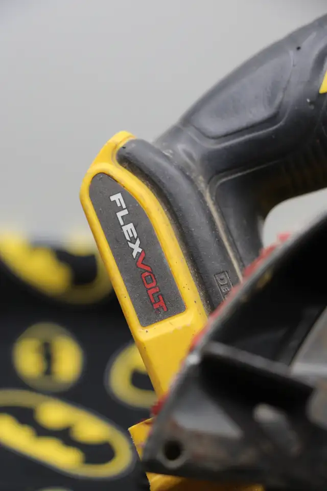 (2021) DeWalt DCS578 Brushless 7-1/4' Cordless Circ Saw (#18572) - Photo 3