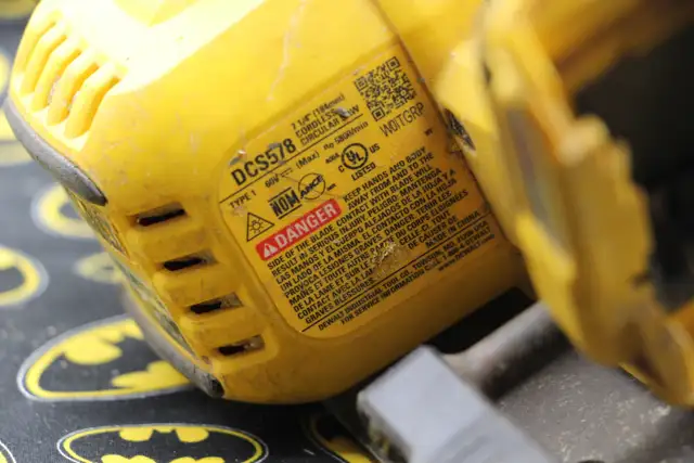 (2021) DeWalt DCS578 Brushless 7-1/4' Cordless Circ Saw (#18572) - Photo 4
