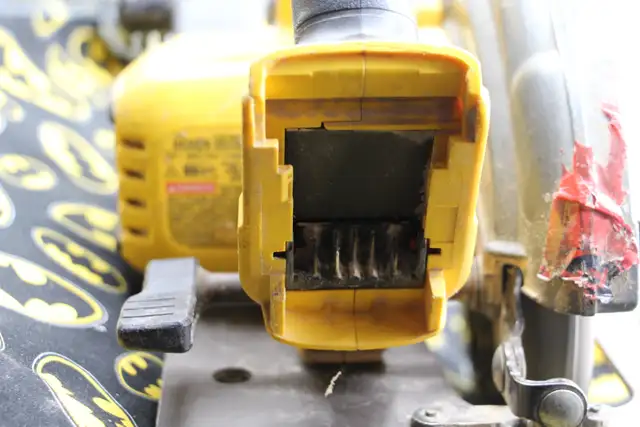 (2021) DeWalt DCS578 Brushless 7-1/4' Cordless Circ Saw (#18572) - Photo 5