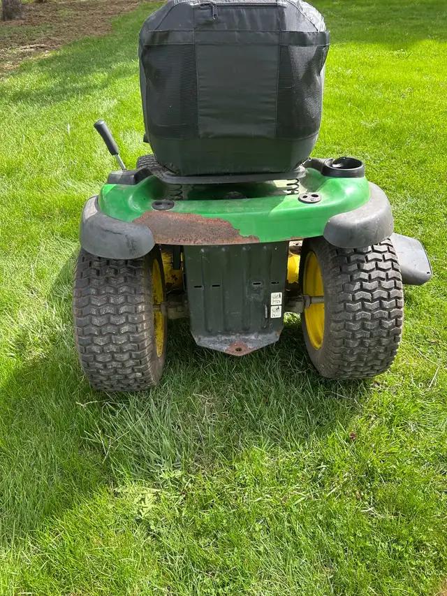 John Deere 155c Hydrostatic Riding Mower - Photo 3