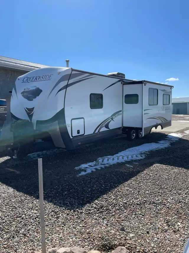COUPLES TRAILER - Outdoors RV - 2017 Creekside 26 - Photo 2