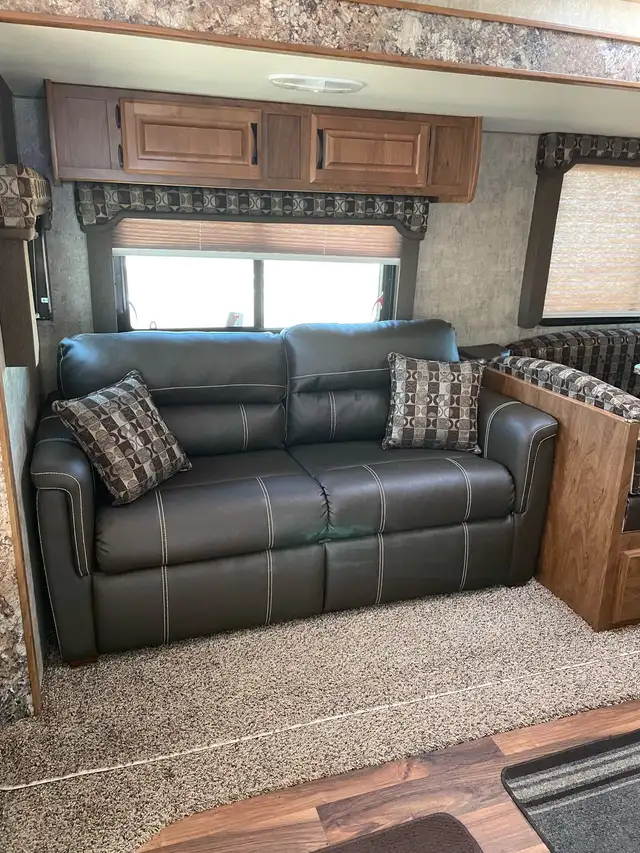 COUPLES TRAILER - Outdoors RV - 2017 Creekside 26 - Photo 4