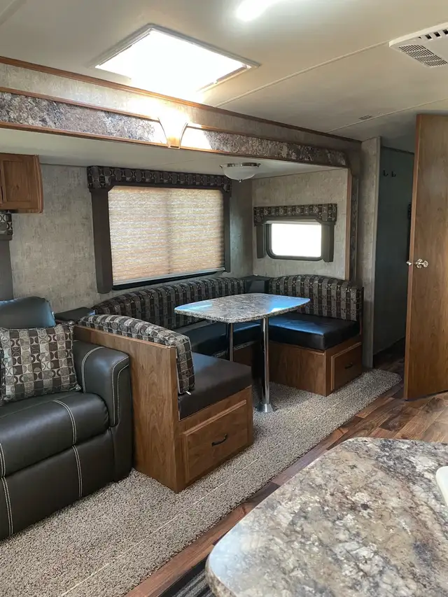 COUPLES TRAILER - Outdoors RV - 2017 Creekside 26 - Photo 5