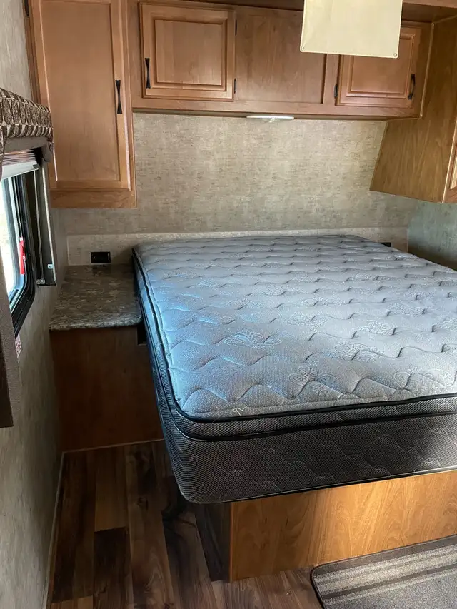 COUPLES TRAILER - Outdoors RV - 2017 Creekside 26 - Photo 6