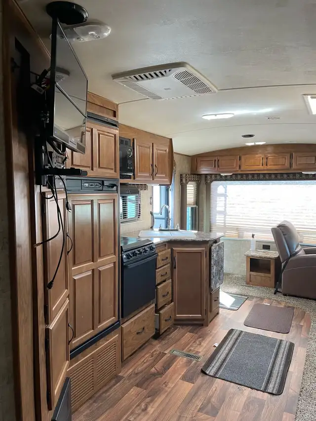 COUPLES TRAILER - Outdoors RV - 2017 Creekside 26 - Photo 7