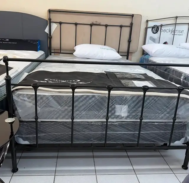 DOUBLE SIZE BED METAL FRAME WITH MATTRESS AND BOX INCLUDED WOW. - Photo 5