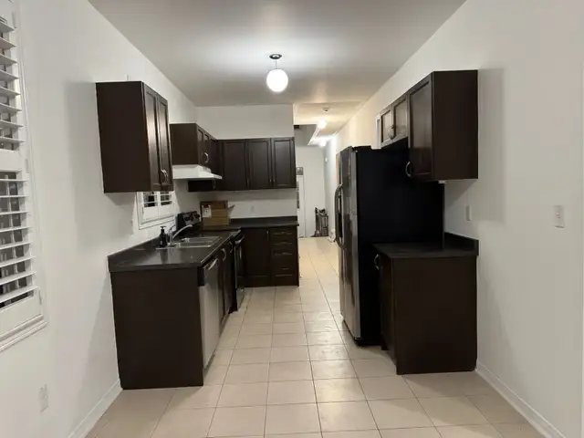 3-Bedroom House For Rent: Markham Rd & Denison St - Photo 5