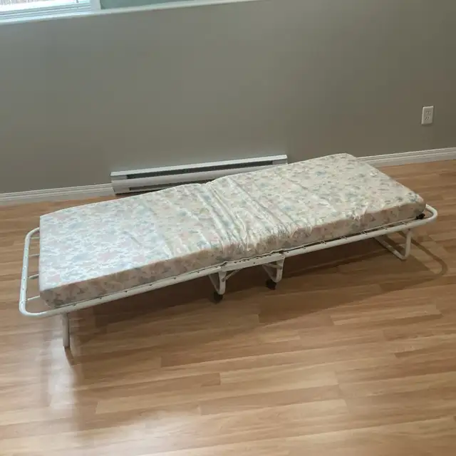Folding metal twin bed with mattress - Photo 2