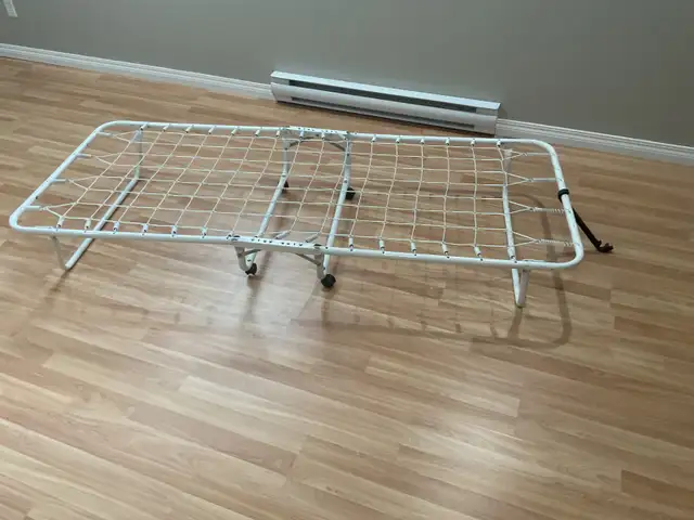 Folding metal twin bed with mattress - Photo 3