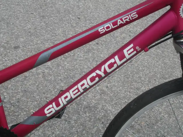 FEMALE'S HYBRID 700C SUPERCYCLE SOLARIS 18SPD ROAD/TRAIL BIKE! - Photo 5
