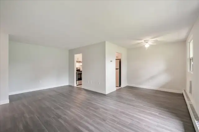 Pontiac Court Lowrise - 1 Bedroom available at 1202 Pontiac Cour - Photo 11