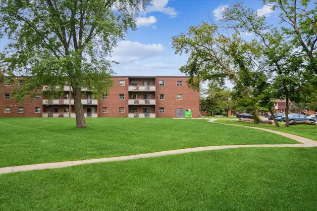Pontiac Court Lowrise - 1 Bedroom available at 1202 Pontiac Cour - Photo 17
