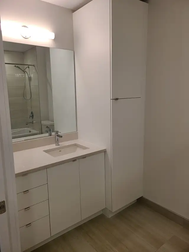 Luxury 2BR - Unit 902 - City Views - Sept 1st - Water/Heat Incl - Photo 17