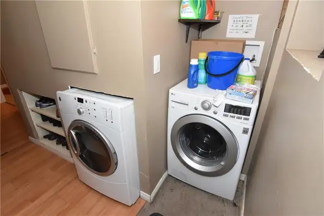 Furnished room close to Rundle Station - Photo 2