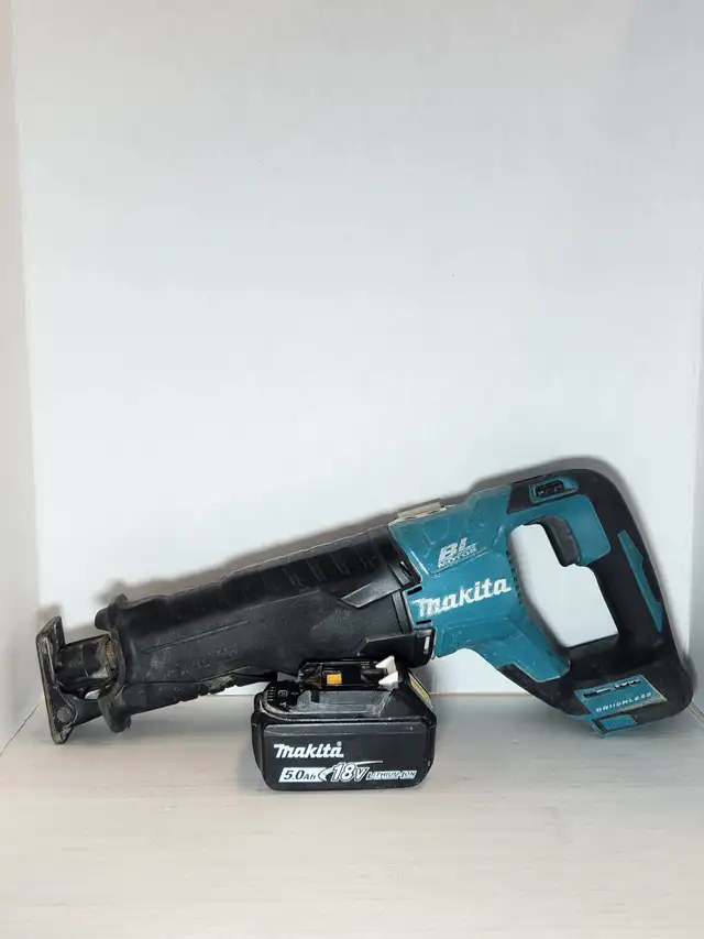 MAKITA 18V LXT Brushless Reciprocating Saw with 5 ah 18v battery