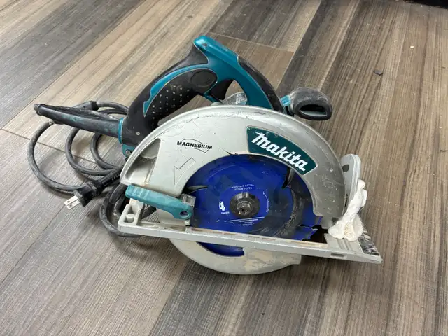 Makita 5007MG Circular Saw