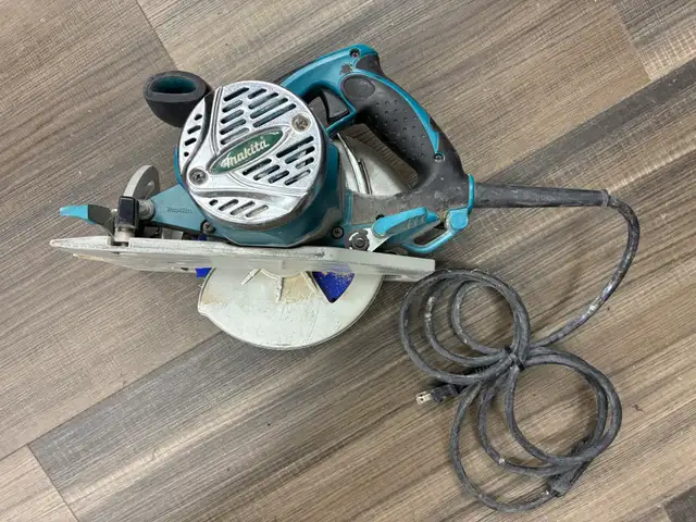 Makita 5007MG Circular Saw - Photo 2