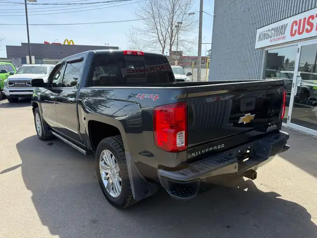 2017 Chevrolet Silverado 1500 HIGH COUNTRY CREWCAB 4X4/ 6.2L V8 - Photo 3