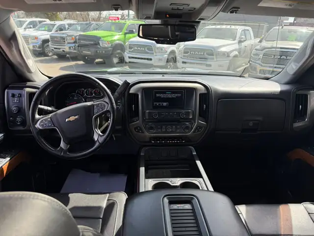 2017 Chevrolet Silverado 1500 HIGH COUNTRY CREWCAB 4X4/ 6.2L V8 - Photo 11