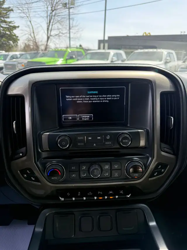 2017 Chevrolet Silverado 1500 HIGH COUNTRY CREWCAB 4X4/ 6.2L V8 - Photo 13
