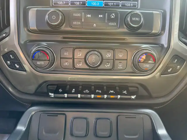 2017 Chevrolet Silverado 1500 HIGH COUNTRY CREWCAB 4X4/ 6.2L V8 - Photo 17