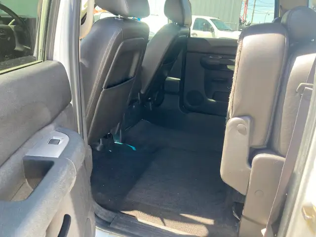 2011 GMC 2500HD - Photo 3