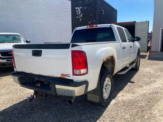 2011 GMC 2500HD - Photo 5
