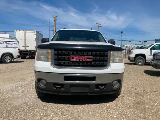 2011 GMC 2500HD - Photo 7