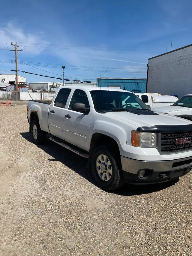 2011 GMC 2500HD - Photo 9