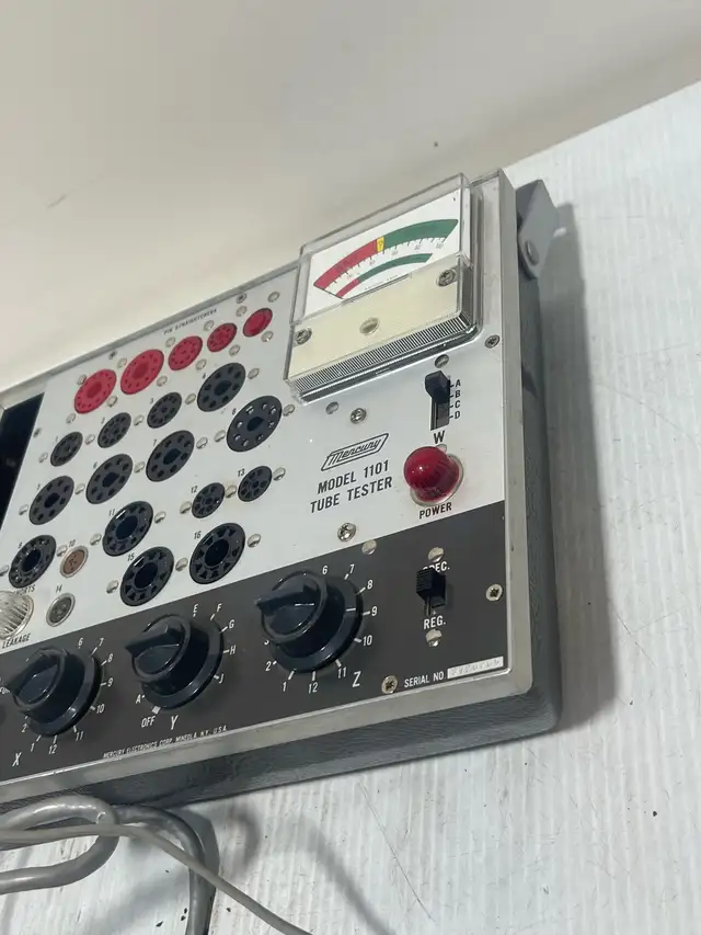 Hickok 1101 Tube Tester - Photo 2