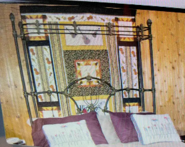 Victorian era reproduction Bed - Photo 3