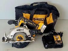 12V DeWalt 5 3/8' Circular Saw Kit DCS512JI (30802047)