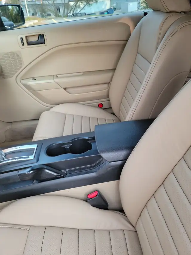 2007 mustang convertible - Photo 2