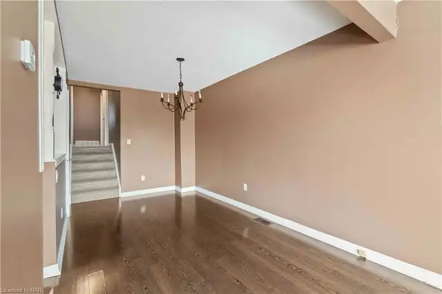 3 Bedroom Apartment for Rent - Photo 2