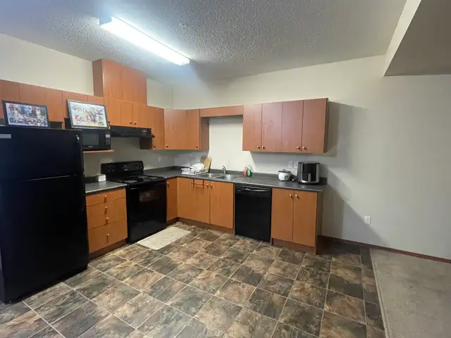 Two-bedroom apartment for rent in a prime location on the south - Photo 3
