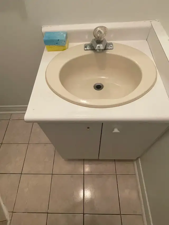 Birchmount and Danforth Basement Apartment - Photo 4