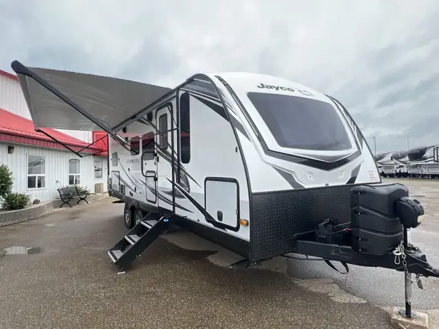 Bunkhouse Travel Trailer – Clean & Spacious